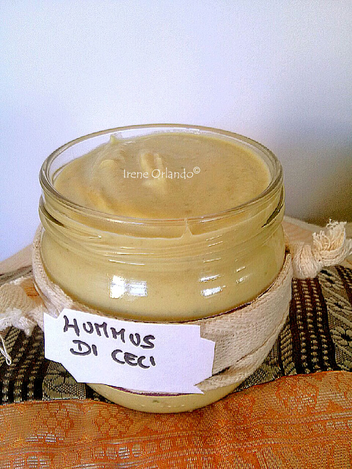 Foto di Hummus di Ceci nel barattolo sterilizzato