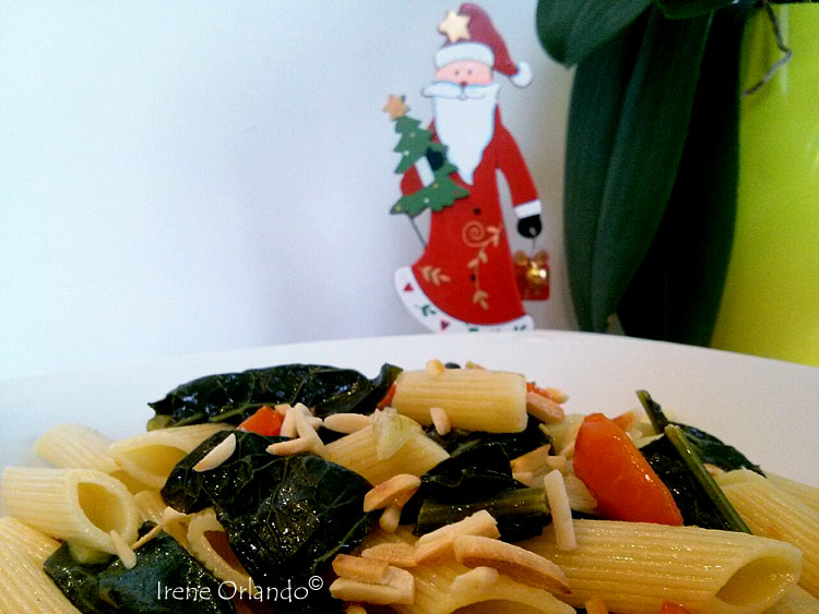 pasta-cavolo-nero-pomodorini-cipollotto-primo-piano