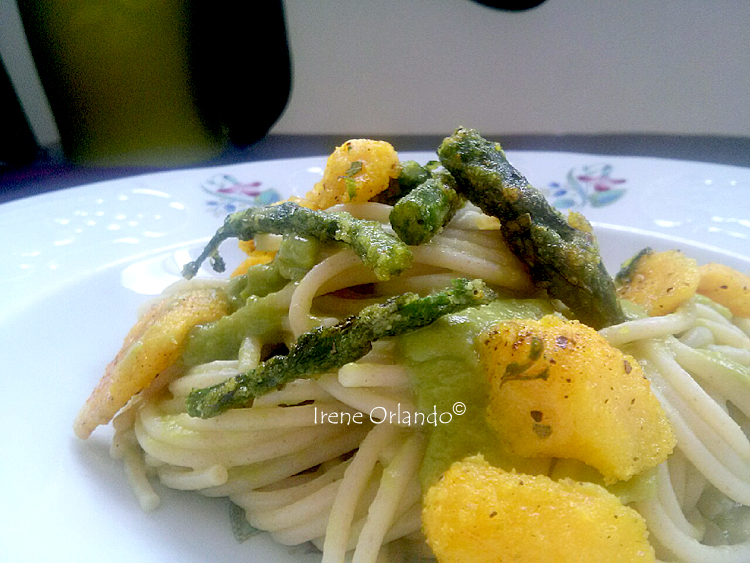 Piatto di Spaghetti Asparagi e Nespole