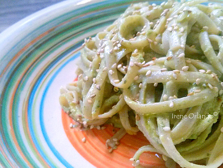 Ricetta delle Linguine di Timilia con Avocado, Capperi di Pantelleria e Semi di Zucca - piatto