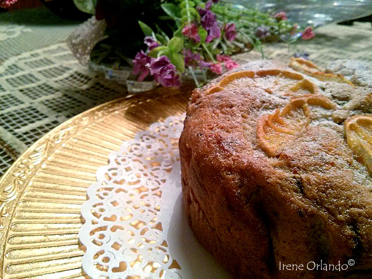 Ricetta della Torta Arance e Cioccolato Fondente - Senza Zucchero - piatto dorato