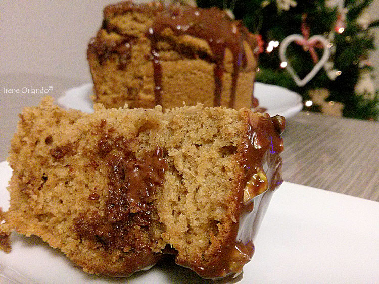 Ricetta della Torta Panettone Vegan - Pistacchi e Gianduia - Fetta con gianduia sciolta