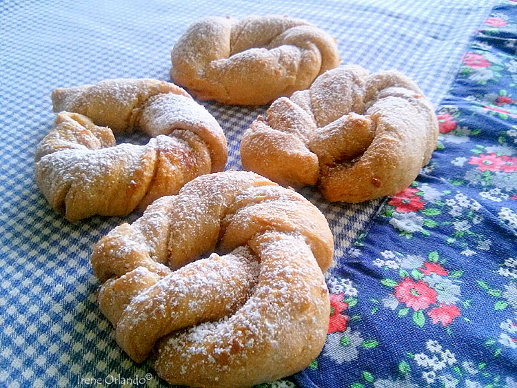 Ricetta delle Ciambelle dolci Vegan con Zucchero di Canna Integrale - Senza ingredienti animali, solo vegetali