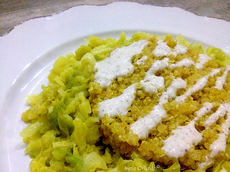 Ricetta della Quinoa con Cavolo Verza e Salsa di Noci - Piatto finito