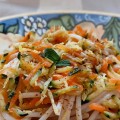 pasta con zucchine e carote a julienne